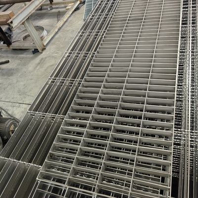 3mm Cross Bar Non Slip الصناعية الحديدية الصلب الحديدية مع معيار YB / T4001.1-2007