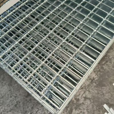 شباك الفولاذ الدائم للممرات الصناعية: حل قوي للنقل الثقيل شباك الحديد عالية الجودة: مثالية