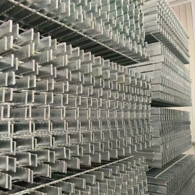 الشباك الفولاذية السهلة التنظيف: حل نظيف وذو صيانة قليلة