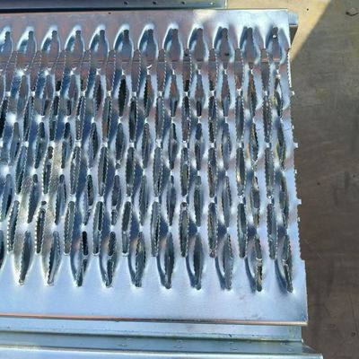 الصلبة القوية والقوية الشبكية المسمارية مع 50MM و 100MM الفاصل بين قضبان