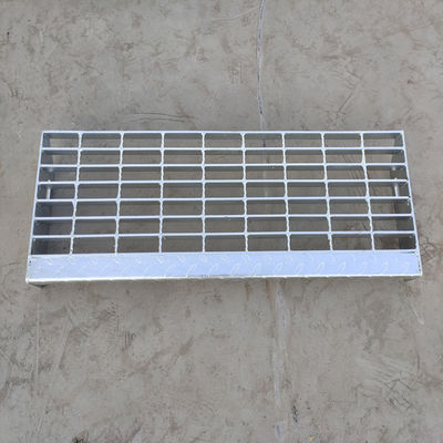 0.3-0.8mm Thick Steel Step Tread Grating G303/30/100 For Corrosive Environments
