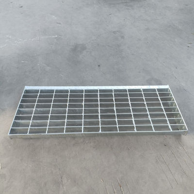 0.3-0.8mm Thick Steel Step Tread Grating G303/30/100 For Corrosive Environments