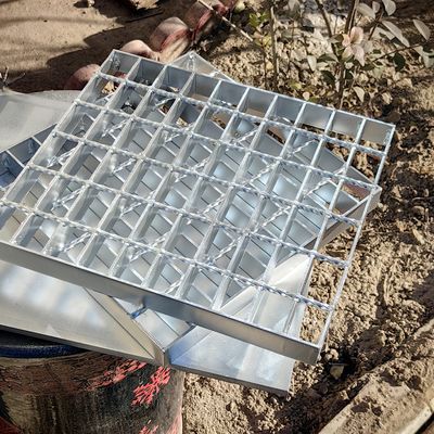 3-10mm سمك غير زلق شبكة غزل الساخن الغطس المعالجة السطحية الصلب الشبكة