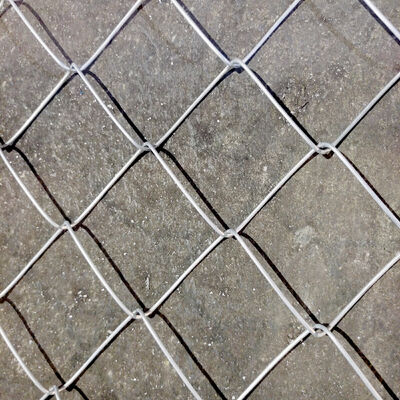 السياج المتعدد الاستخدامات مع خيارات حجم الشبكة والسمك المرنين التي توفر الأمن وأداء التهوية