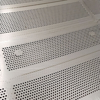 صفيحة معدنية مثقوبة هندسية دقة مع حياة خدمة طويلة وأداء سحب ضغط قوي للصناعة