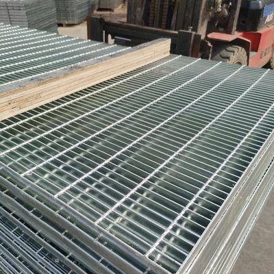 Hot Dip Galvanized Steel Grating Serrated Heavy Duty Industry Platform Catwalk  Construction